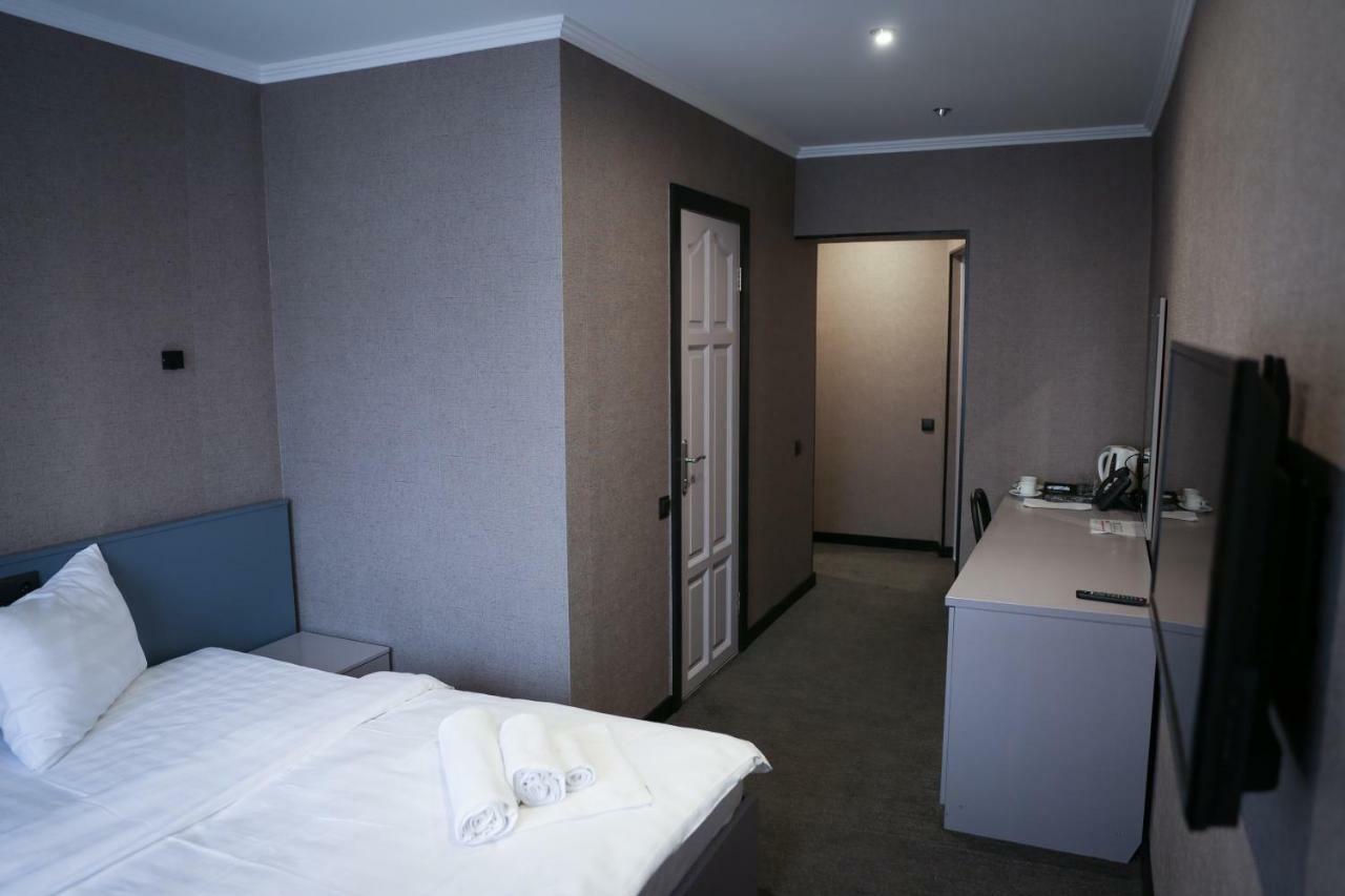 אלמטי Olympica Hotel מראה חיצוני תמונה